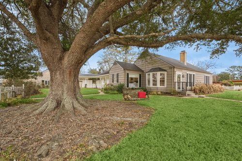 302 E Jackson St, West Columbia, TX, 77486-3232 | Card Image