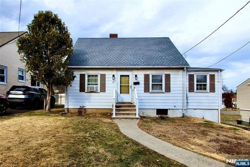 18 Durrell St, Verona, NJ, 07044-1722 | Card Image