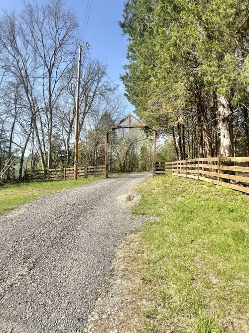 2485 Hickman Rd, Hickman, TN, 38567-3043 | Card Image