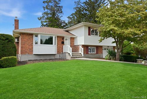 90 Grohmans Ln, Plainview, NY, 11803-5432 | Card Image