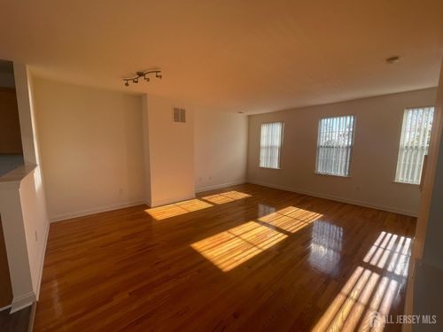 331 Gawron Ct, Parlin, NJ, 08859-4117 | Card Image