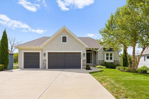 12456 S Barth Rd, Olathe, KS, 66061-3286 | Card Image