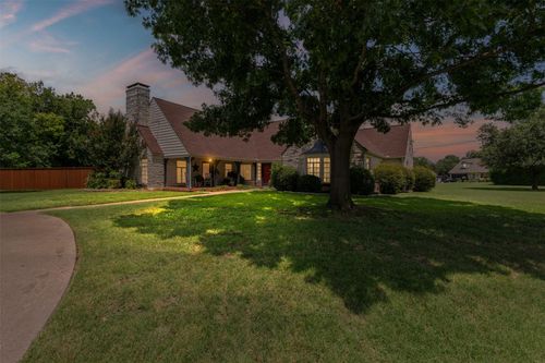 8561 Strathmore Dr, Dallas, TX, 75238-3849 | Card Image