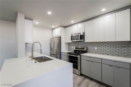 2153-8101 W Flamingo Rd, Las Vegas, NV, 89147-7408 | Card Image