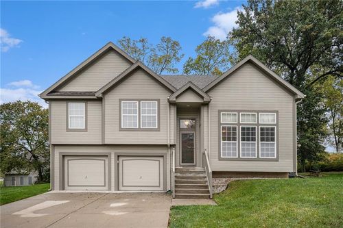 8779 N Hull Ave, Kansas City, MO, 64154-1486 | Card Image