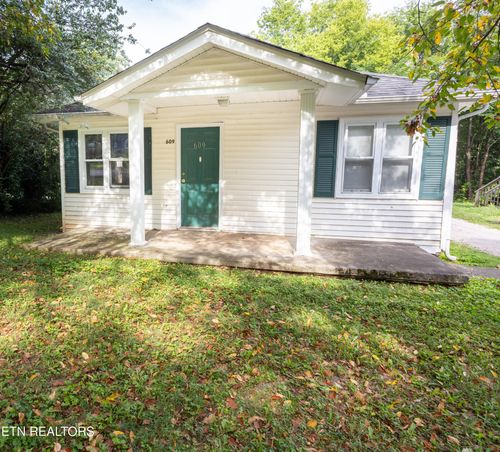 609 W Inskip Dr, Knoxville, TN, 37912-3904 | Card Image