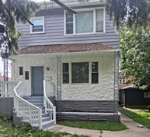 8518 S Muskegon Ave, Chicago, IL, 60617-2547 | Card Image