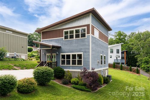102 E Skyland Cir, Asheville, NC, 28804-2029 | Card Image