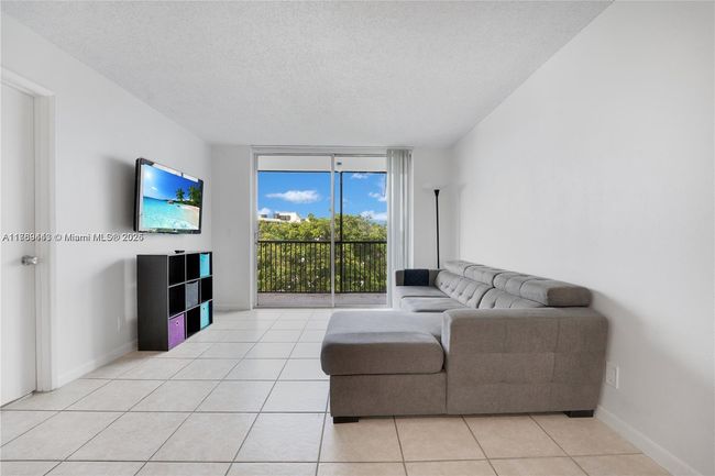 APT-503 - 8730 N Sherman Cir, Condo with 2 bedrooms, 2 bathrooms and null parking in Miramar FL | Image 6