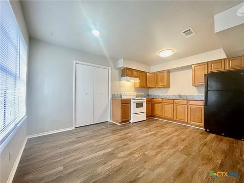 101 Lockhart St, San Marcos, TX, 78666-6648 | Card Image