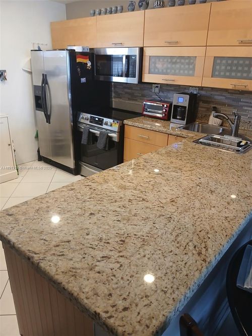 apt-503e-330 Se 2nd St, Hallandale Beach, FL, 33009-5611 | Card Image