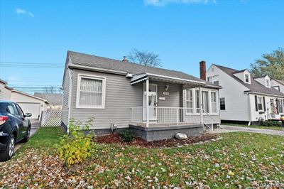 13738 Rosedale Street, Home with 2 bedrooms, 1 bathrooms and null parking in Southgate MI | Image 2