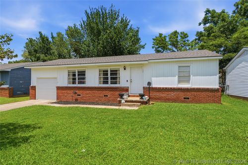 1921 W 49th St, Tulsa, OK, 74107-7815 | Card Image
