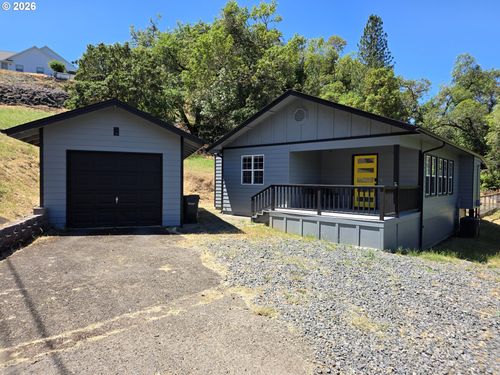 1520 Ne Winter St, Roseburg, OR, 97470-1556 | Card Image