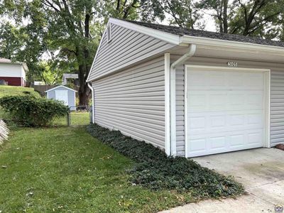 5105 Sw 32nd Ter, House other with 3 bedrooms, 2 bathrooms and null parking in Topeka KS | Image 3