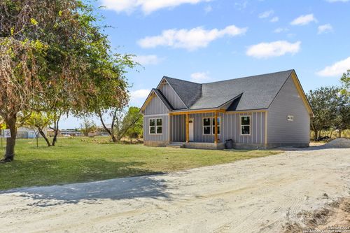 732 County Road 6846, Lytle, TX, 78052-4760 | Card Image