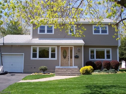 42 Willow Way, Wanaque, NJ, 07465-1709 | Card Image