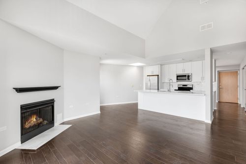 unit-310-1800 Dewes St, Glenview, IL, 60025-4383 | Card Image