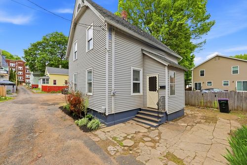 9 Owens Pl, Holyoke, MA, 01040-3385 | Card Image
