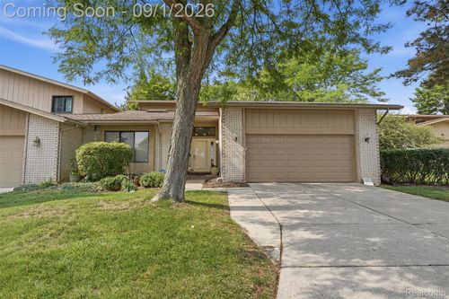 1736 Saint Johns Ct, Bloomfield Hills, MI, 48302-1776 | Card Image