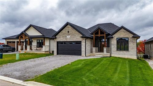 34 Andrew Ave, Simcoe, ON, N3Y0G7 | Card Image