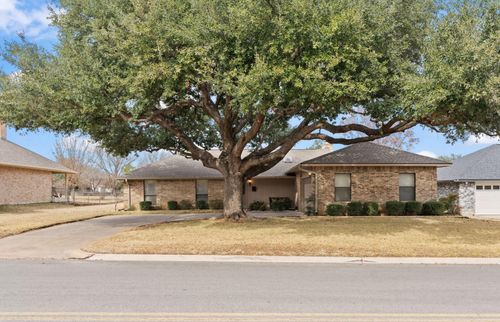 210 Meadowlakes Dr, Meadowlakes, TX, 78654-6606 | Card Image