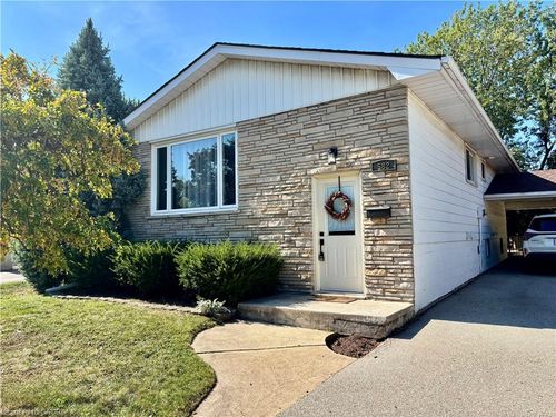 582 Chamberlain Rd, Burlington, ON, L7L2V5 | Card Image