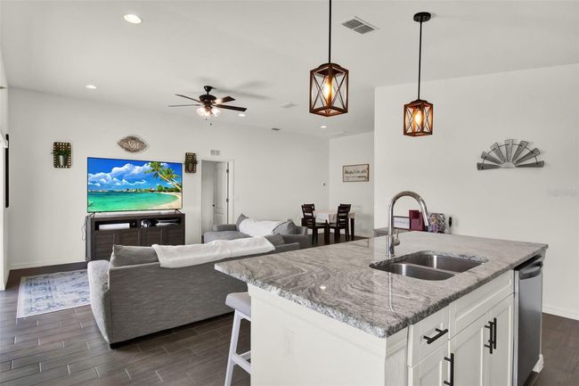 Kitchen/ Dining | Image 9