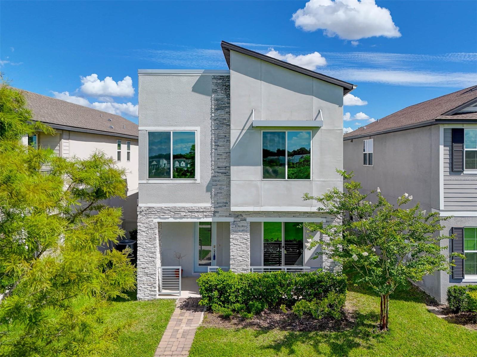 White Feather Loop, Oakland, FL 34787