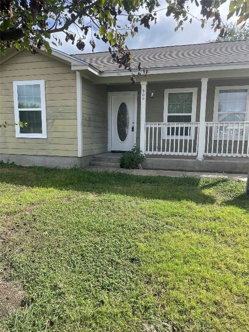 900 Debra Dr, Taylor, TX, 76574-5336 | Card Image