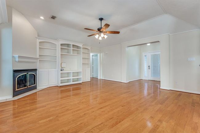 341 Sam Houston Loop, House other with 3 bedrooms, 2 bathrooms and 4 parking in Pointblank TX | Image 4