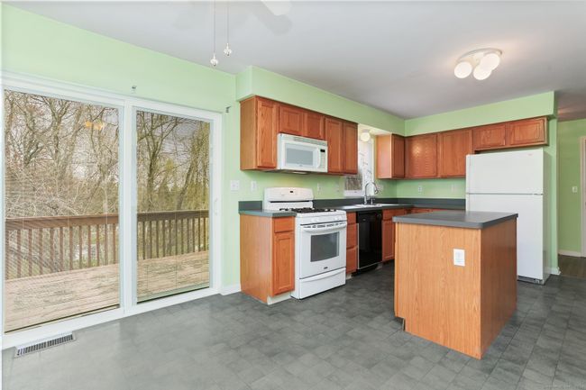 157 Hull St, House other with 3 bedrooms, 3 bathrooms and null parking in Ansonia CT | Image 14