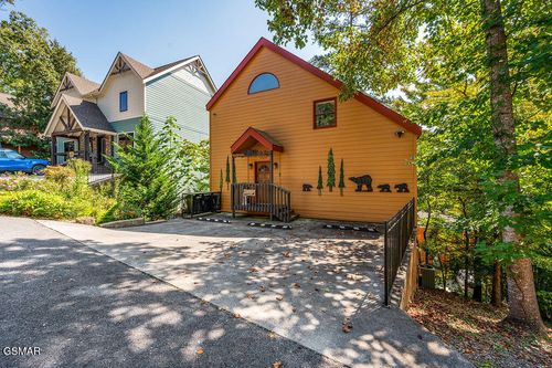 3523 Brook Stone Way, Pigeon Forge, TN, 37863-3842 | Card Image