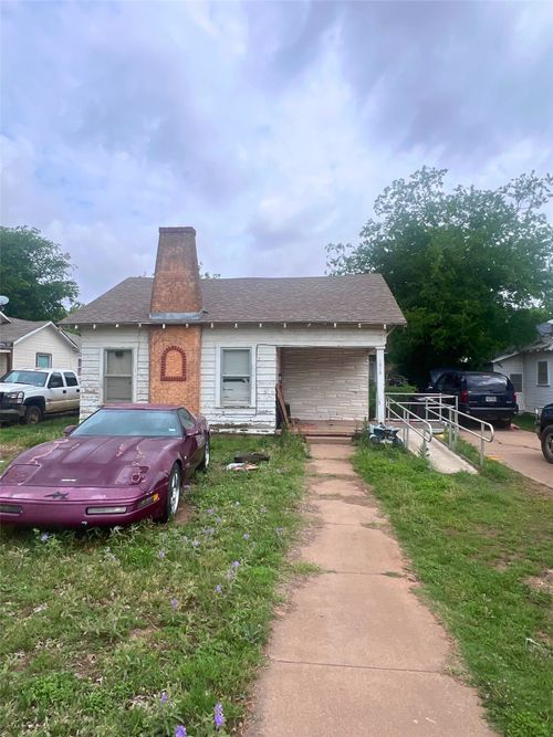 1015 Symonds Pl, Stamford, TX, 79553-5911 | Card Image