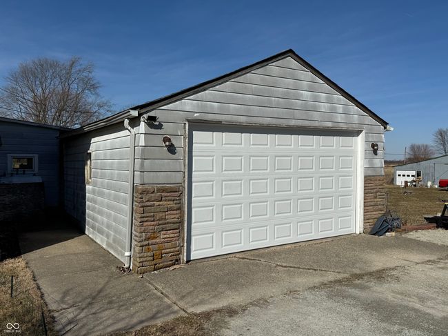 view of detached garage | Image 7