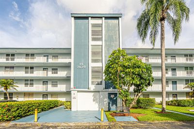 402 - 7620 Nw 18 Street, Condo with 2 bedrooms, 2 bathrooms and null parking in Margate FL | Image 1