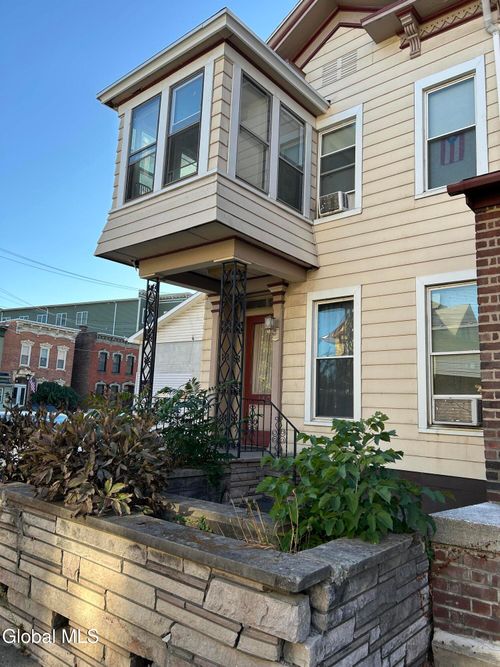 140 Mohawk St, Cohoes, NY, 12047-3013 | Card Image