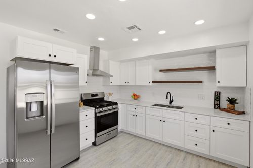 4555 E 10th Street, Tucson, AZ, 85711 | Card Image