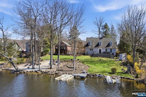 173 Point Breeze Dr, Hewitt, NJ, 07421-1805 | Card Image