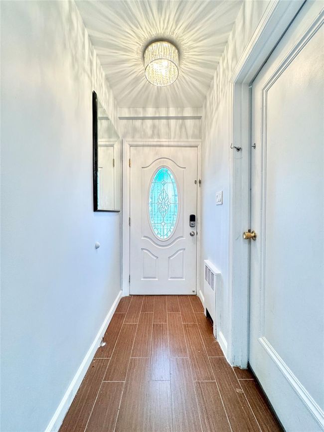 52 70 Th St, House other with 3 bedrooms, 2 bathrooms and 2 parking in Maspeth NY | Image 12