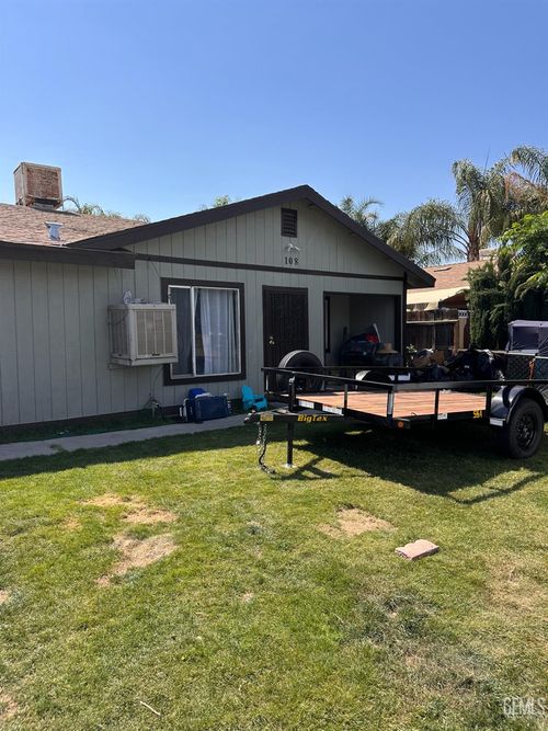 108 Augusta St, Bakersfield, CA, 93307-1634 | Card Image