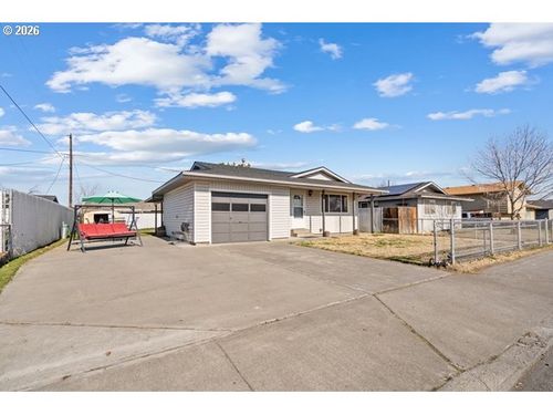 595 E Wilshire Ave, Hermiston, OR, 97838-1979 | Card Image