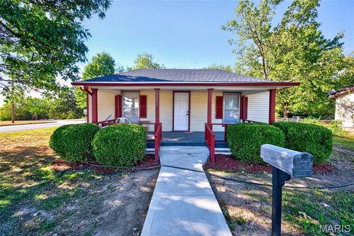 885 W 4th St, Lebanon, MO, 65536-2812 | Card Image