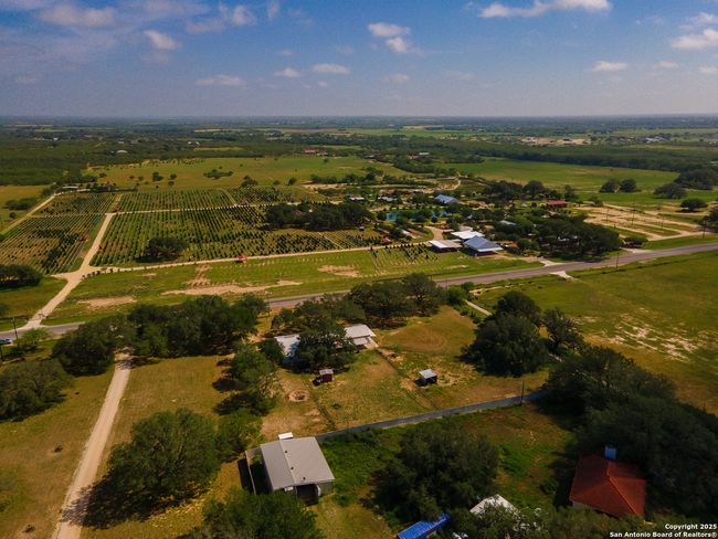 1015 Fm 2200 W, House other with 3 bedrooms, 3 bathrooms and null parking in Devine TX | Image 57