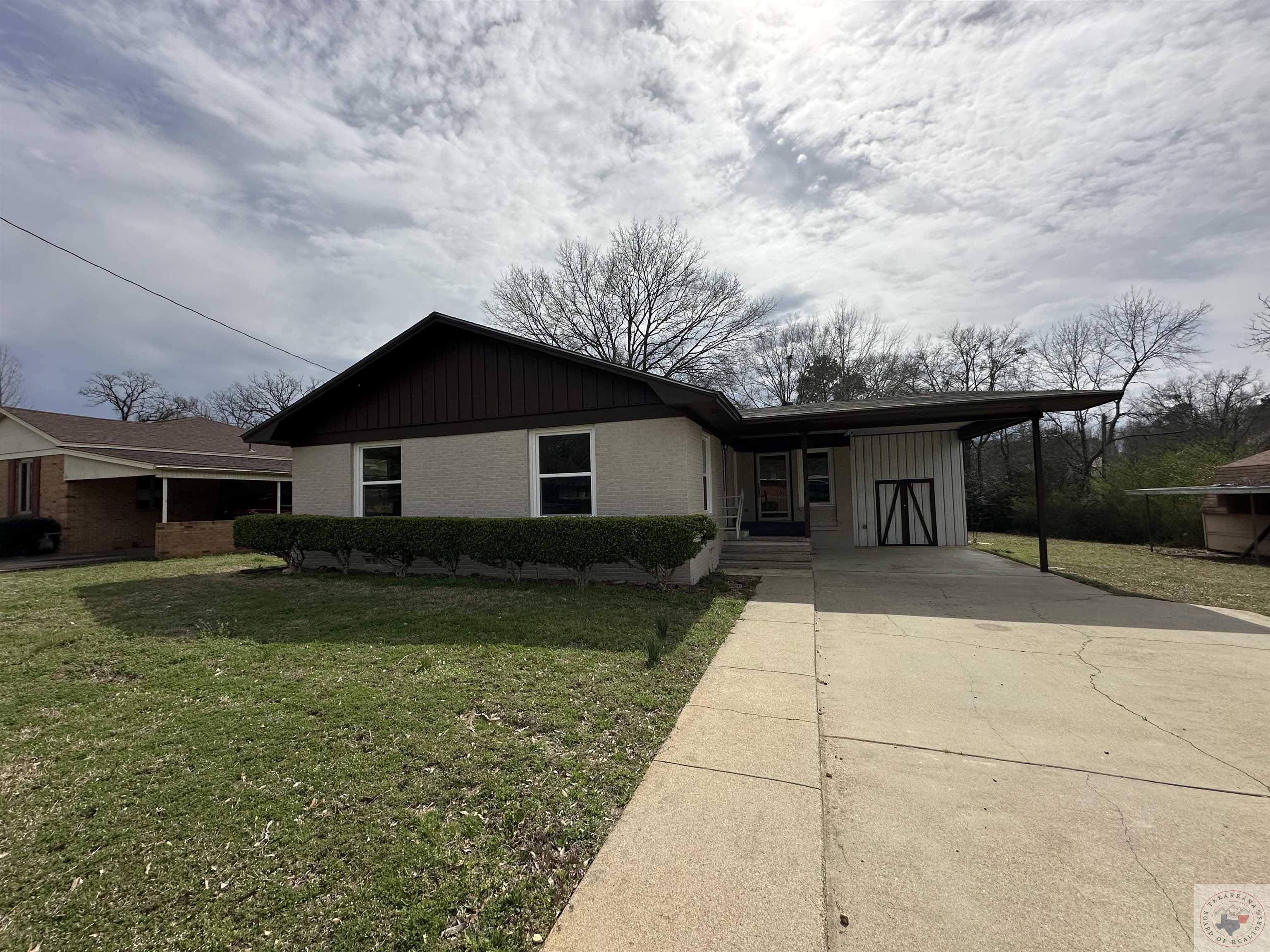 Moniteau Dr, Saint Louis, MO 63121