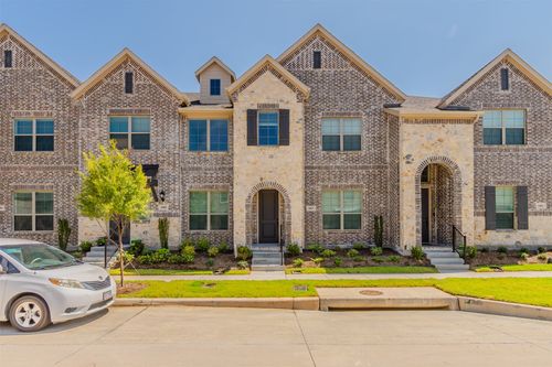 682 Vista Oaks Rd, Lewisville, TX, 75067-8076 | Card Image