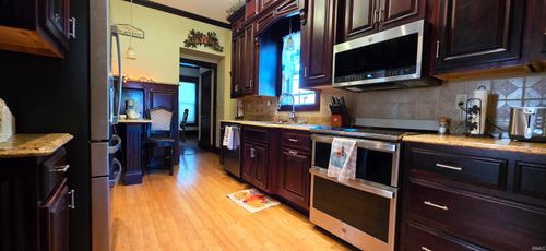 131 W 3rd St, Mount Carmel, IL, 62863-1501 | Card Image