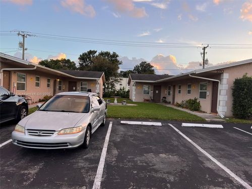 apt-2-220 Ne 40th St, Oakland Park, FL, 33334-1466 | Card Image