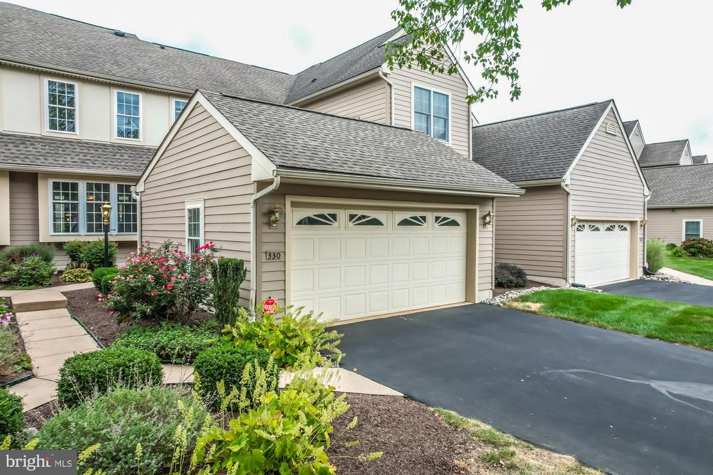 Lea Dr, West Chester, PA 19382