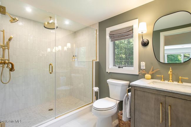 Primary en suite bathroom | Image 23